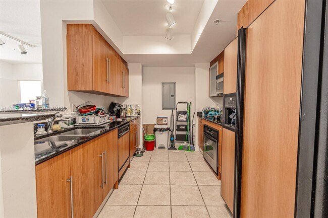 Building Photo - 325 S Biscayne Blvd