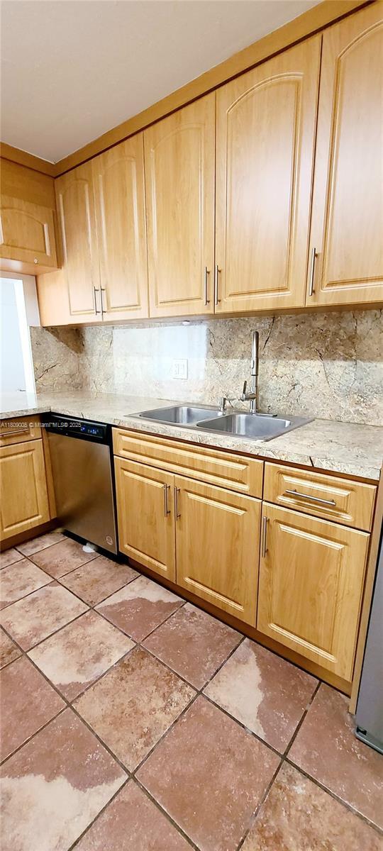 Building Photo - 9410 Live Oak Pl