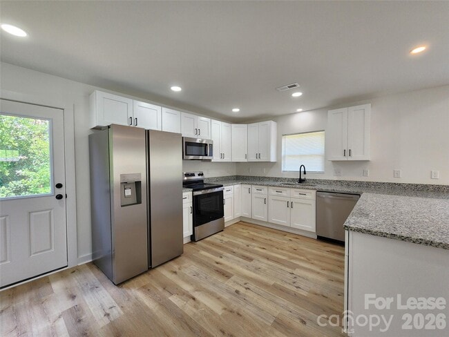 Building Photo - 1300 Rainbow Dr