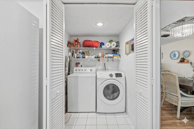 Building Photo - 16251 Golf Club Rd