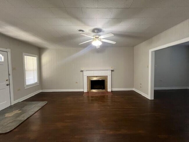 Building Photo - 3619 Fort Ave