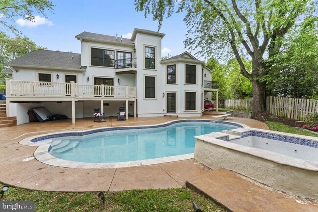Building Photo - 5844 Bermuda Ct
