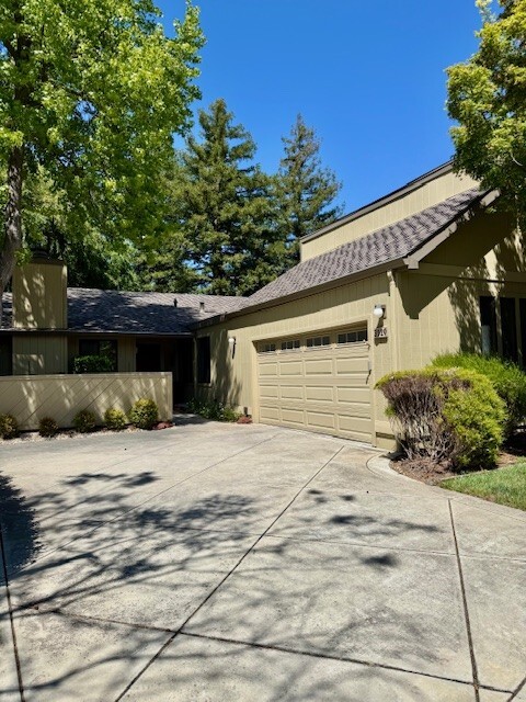 Building Photo - 3129 Shire Ln