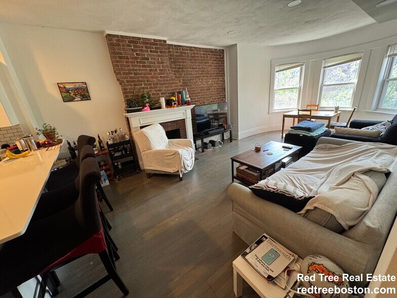 Building Photo - 1407 Beacon St