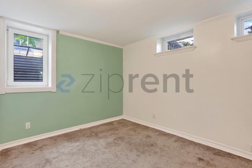 Building Photo - Unit