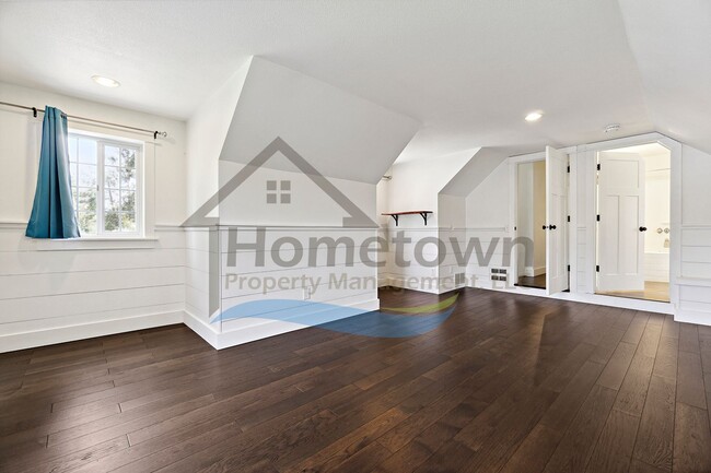 Building Photo - 4 Bedroom 4 Bathroom Home with Attached 2-...