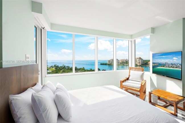 Building Photo - 400 South Pointe Dr