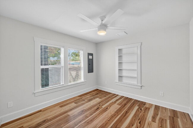 Building Photo - Fully Renovated 3 bedroom St. Pete Home | ...