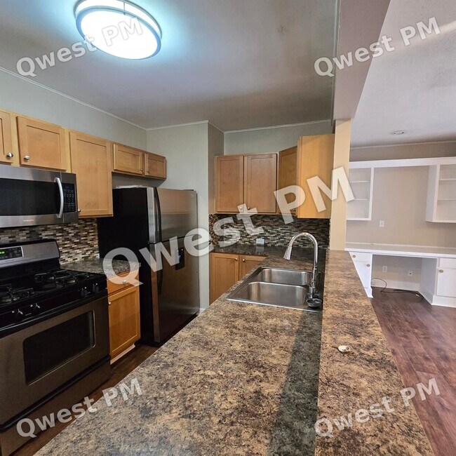 Building Photo - 1127 Eastmont Dr SE