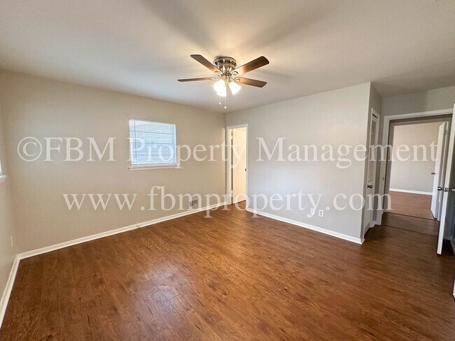 Building Photo - 1608 Hill Ln