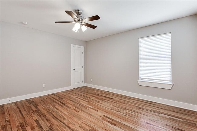 Building Photo - 870 Gaston St SW