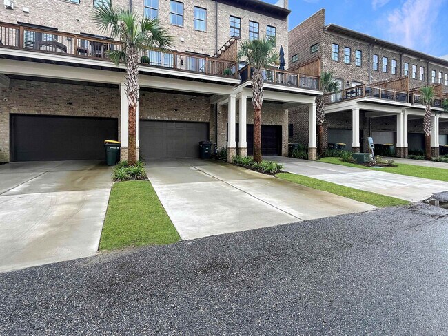 Building Photo - 401 Upper E Ave