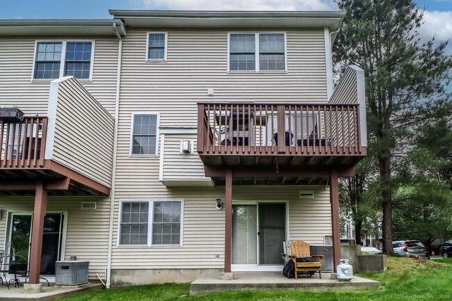Building Photo - 601 Larson Dr
