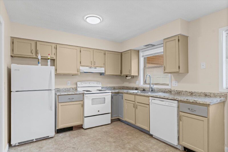 Building Photo - 615 E Colorado Ave