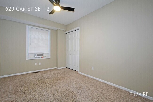 Building Photo - 629 SE Oak St