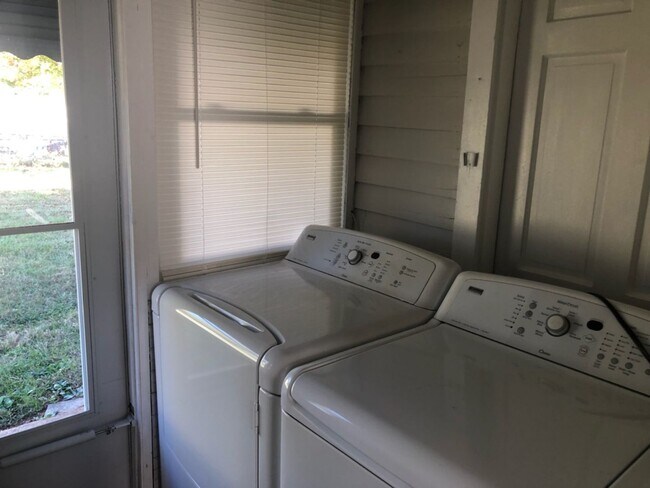 Building Photo - 2 Bedroom House Near E.C. Glass High School