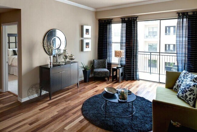 Primary Photo - 3310 Fairmount-17661