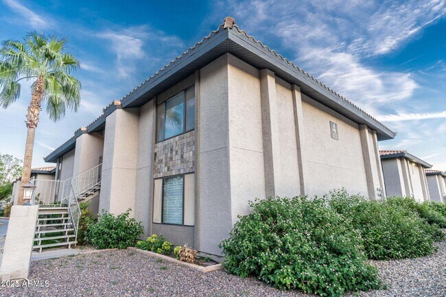 Primary Photo - 1402 E Guadalupe Rd