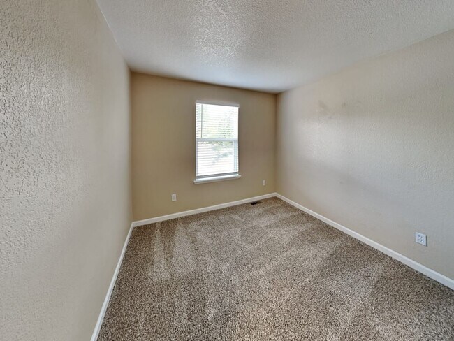 Building Photo - 957 W Briarwood Ave