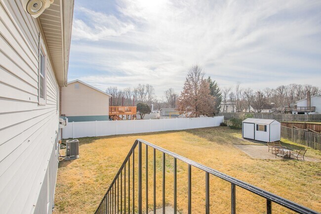 Building Photo - Beautiful 5 BR/3 BA Single-Family Home wit...