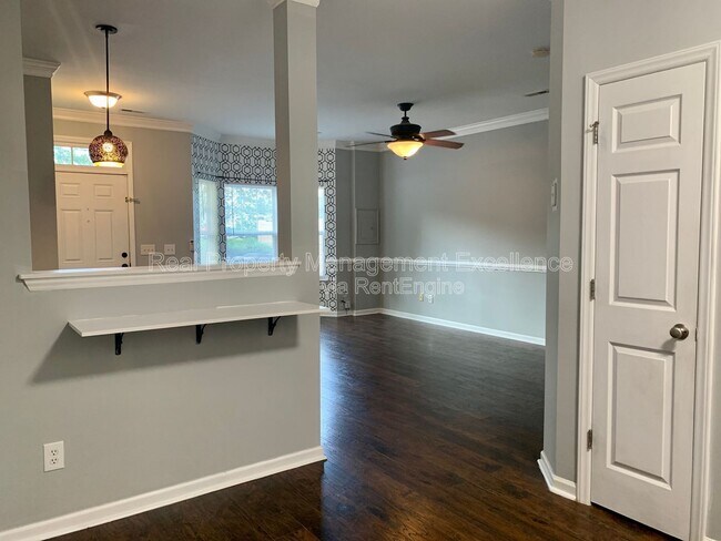 Building Photo - 330 Gilman Ln