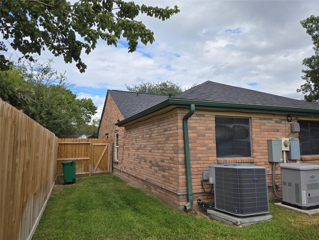 Building Photo - 12243 Fetlock Dr
