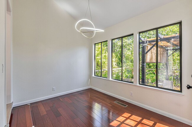 Building Photo - Beautiful Remodeled 3 Bedroom Townhome