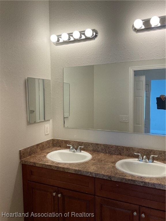 Building Photo - 3714 Peugeot St