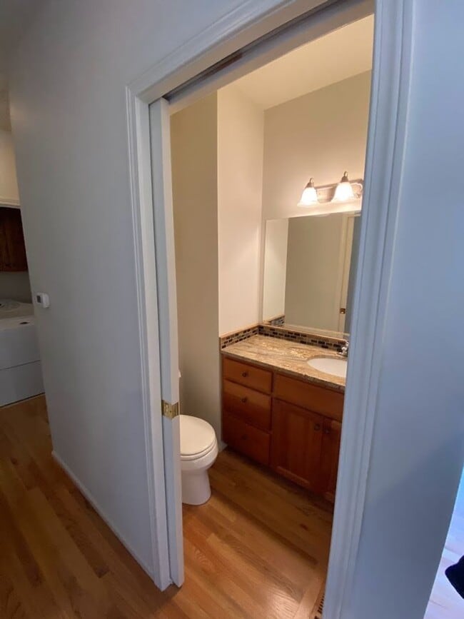 Building Photo - Harrison Place Condo is a beautiful property located on a quiet cul-de-sac.