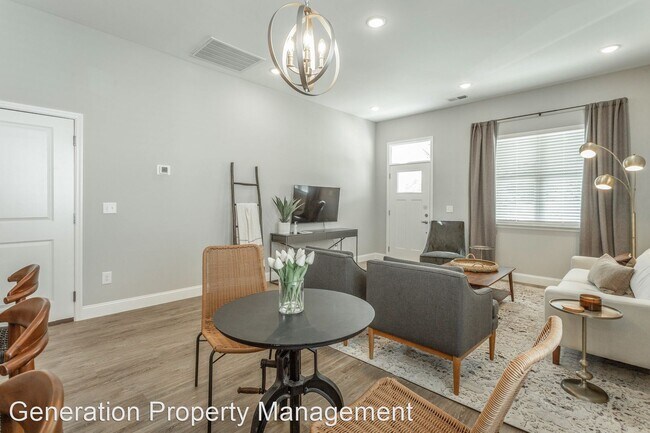 Building Photo - 4 br, 3.5 bath House - 591 Strong Avenue