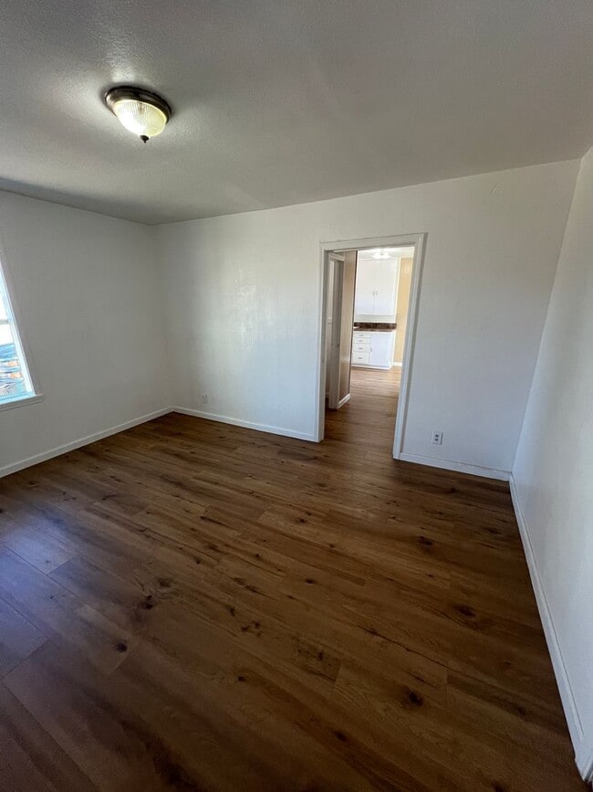 Building Photo - Cozy 1 bedroom back house