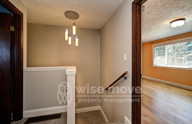 Building Photo - Felida Park- 4 Bedrooms on 1.5 Acres