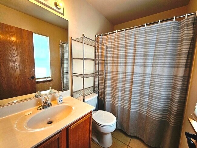 Building Photo - 2944 White Thorn Cir