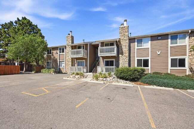 Building Photo - $1,540.95- 2 Bed, 2 Bath Updated Condo in Denver with In Unit Laundry and Community Amenities!