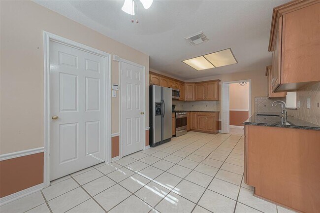 Building Photo - 2919 Pepperwood Dr
