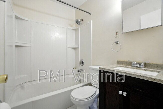 Building Photo - 9563 15th Bay St