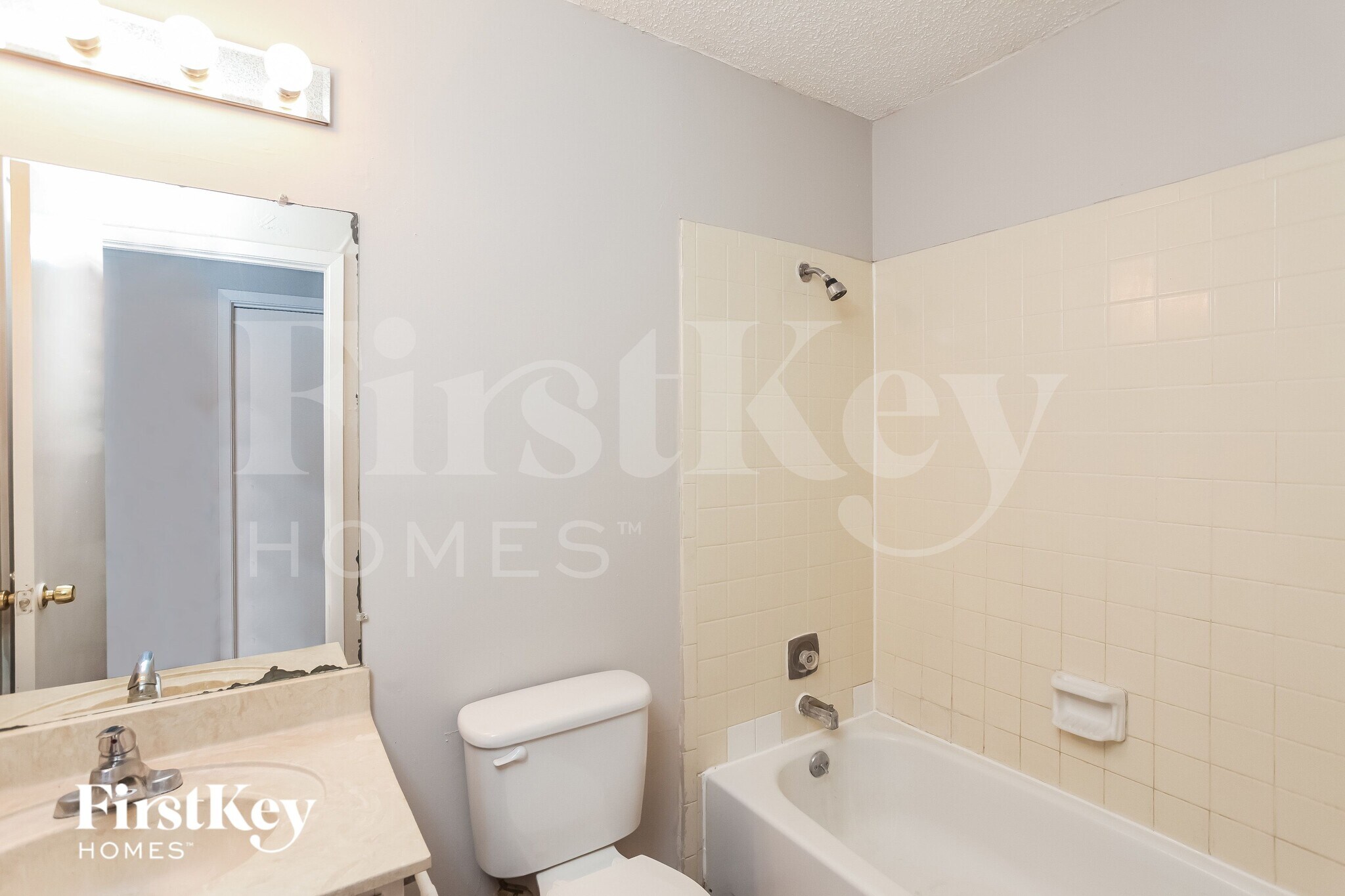 Building Photo - 7527 Lincoln Village Dr