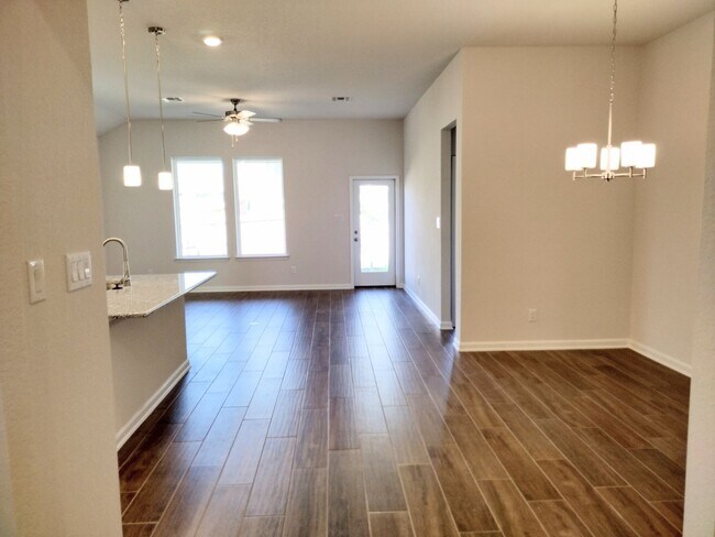 Building Photo - Beautiful 4 bedroom new build, it is a must see!!