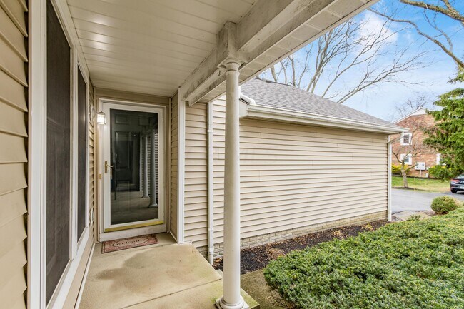Building Photo - 5841 Elmbridge Ln