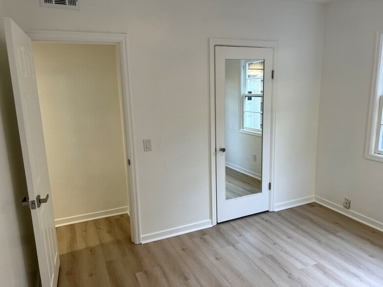 bedroom #2 from inside looking at W/I closet - 4662 Carman Dr