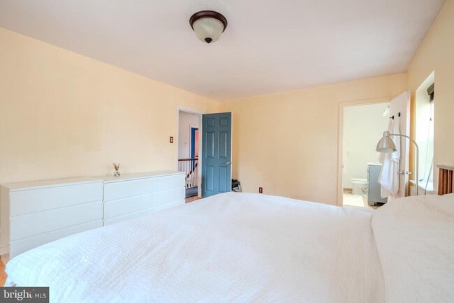 Building Photo - 128 Henley Rd