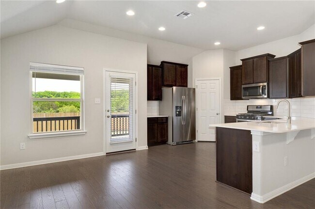 Building Photo - 1008 Goldilocks Ln