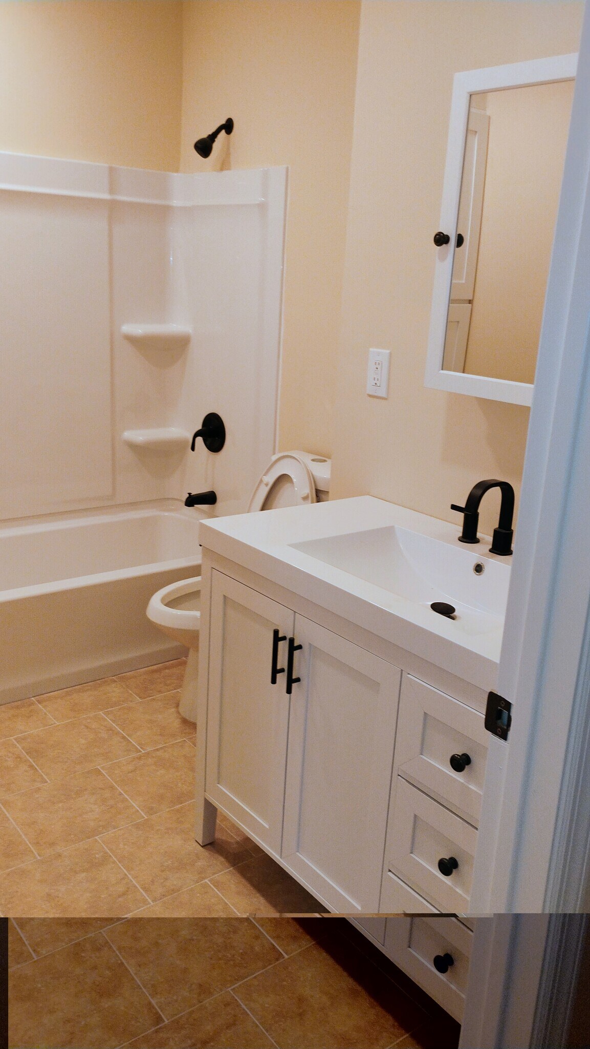 full bath - 48 Ringwood Ave