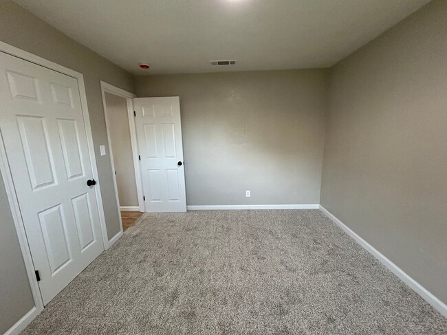 Building Photo - 1404 Grape Ave