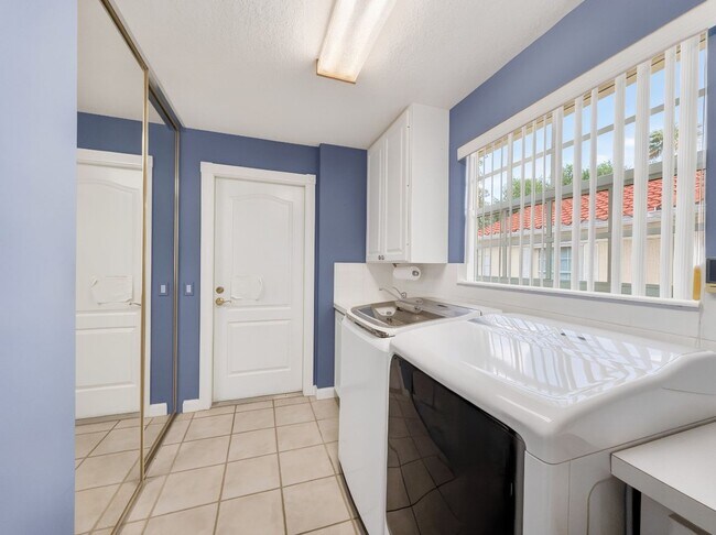 Building Photo - Beautifully maintained 2-bedroom, 2-bath in Island Walk