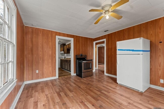 Building Photo - 4433 Sherwood St