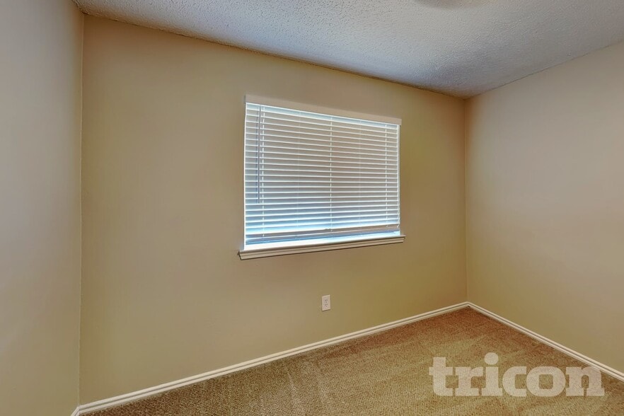 Building Photo - 918 Elliott Dr