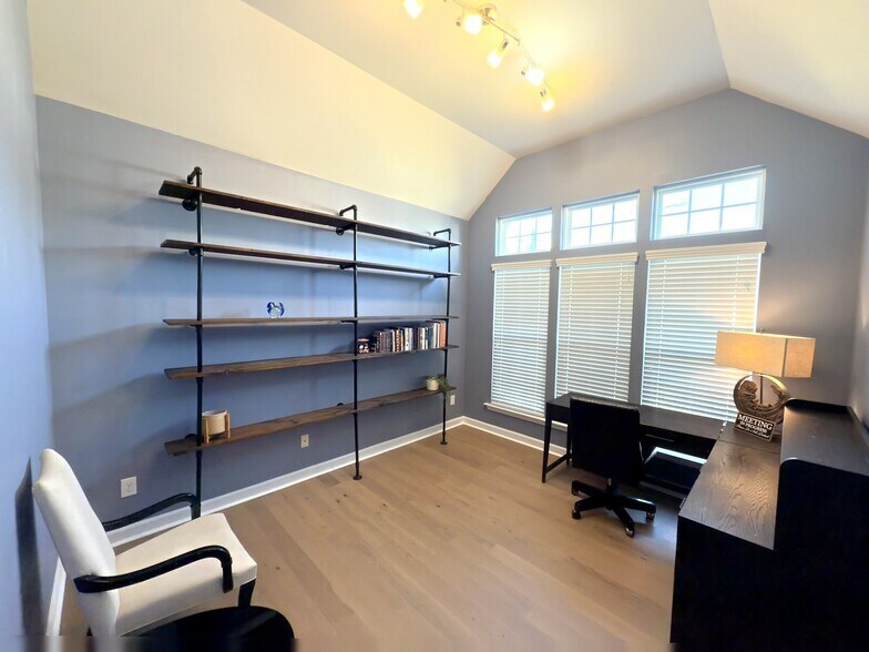 Building Photo - 550 Callandale Ln