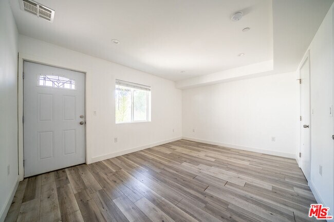 Building Photo - 5746 Elmer Ave