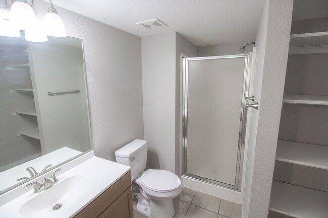 Building Photo - 1425 Greensboro Dr